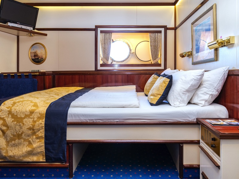 Category 2 - Large Outside Cabins